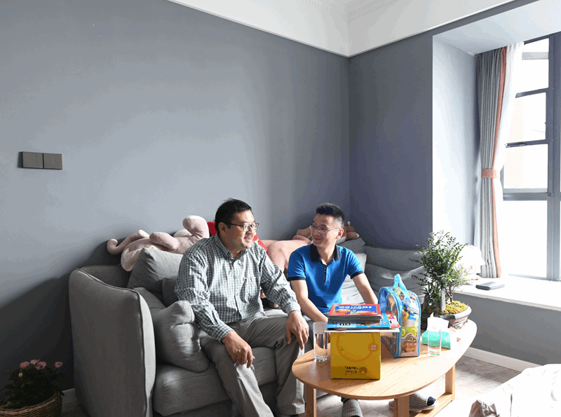 慰问公司驻凉山州昭觉县帮扶工作队员杨里_副本